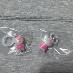 ハローキティめじるしチャーム お花 2つ