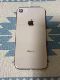 Apple iPhone 8 ゴールド 画面にひびあり ジャンク