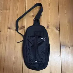 Puma ブラック ショルダーバッグ