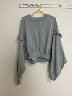 Petit Fleur フリル付きグレー トレーナー