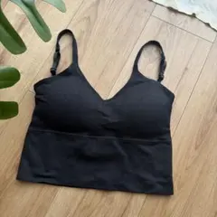 美品 ALO yoga ブラトップ XS ブラック - メルカリ