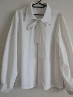 ホワイトリボン付き長袖シャツ