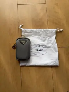 PRADA グレー レザーポーチ 保存袋付き