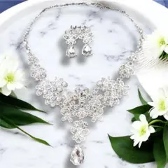 【新品】ウェディングアクセサリー3点セット ティアラ ピアス ネックレス結婚式