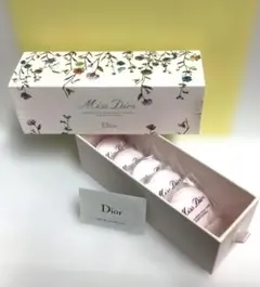 Miss Dior ミスディオール ローズ バスボム〈浴用化粧料〉 5個のサムネイル