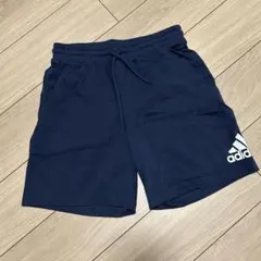 adidas ネイビーショートパンツ