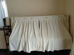 ピアノカバー　カントリー調　手刺繍　アイボリー