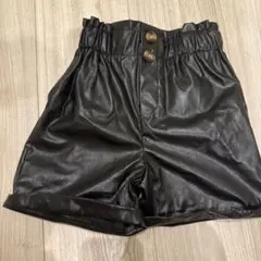 黒の合成皮革ハイウエストショートパンツ　120cm
