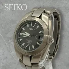 SEIKOパーペチュアルカレンダー8F32-0040チタンクォーツメンズ稼動品 SEIKO - [日本製] SEIKO パーペチュアルカレンダー チタン素材