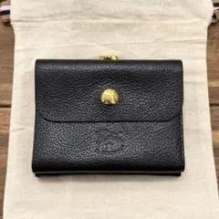 新品 IL BISONTE がま口折り財布 ロゴ型押し ミニ財布 ブラック