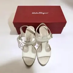 FERRAGAMO ホワイトオープントゥサンダル　フェラガモのサムネイル