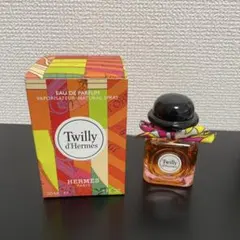 ほぼ満量】デイジーリン パルファム ミスリン 15ml 香水 FOXEY - メルカリ