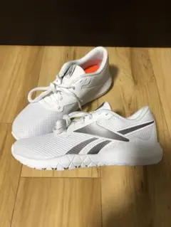 新品　Reebok リーボック　軽量スニーカー　レディースシューズ　24.5