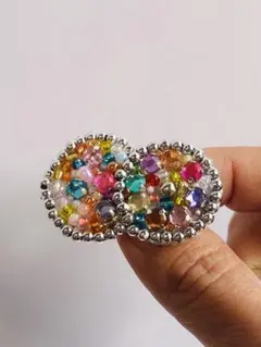 ビーズ刺しゅう　キラキラ　ブローチ