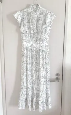 トッコクローゼット ラインフラワーワンピース オフホワイト