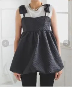 リボンストラップ キャミワンピース　バルーンシルエット エンボス加工 ガーリー