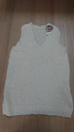 【新品タグ付】白 アイボリー Vネック ノースリーブベスト Lサイズ