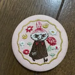 ムーミン　ミーの刺繍缶バッジ　コレクション