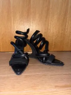 宙*様 ブラック スネークストラップ ミュール　YELLO