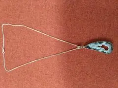 ネックレス 抽象的な石