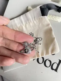 Vivienne Westwood 緑と金のクリップオンピアス - メルカリ