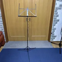 뮤직 스탠드는 독일 제품 Wittner로 구성되어 있습니다.
