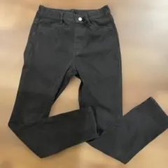 ユニクロ　黒パンツ　長ズボン　140