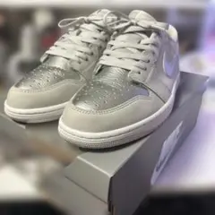【NIKE】エアジョーダン1 レトロ　ロー　シルバーのサムネイル