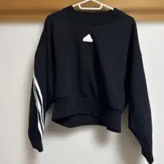 adidas ブラック クロップドトレーナー