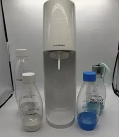 【房州】sodastream 炭酸水メーカー CO2ボンベ付き ホワイト sodastream 炭酸水メーカー ホワイト - メルカリ