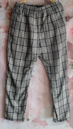グレー系チェック柄カジュアルパンツ