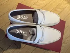 【美品 箱付 Salvatore Ferragamo ホワイトシューズ 保存袋付