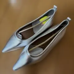 シルバーポインテッドトゥフラットシューズ 24.5cm