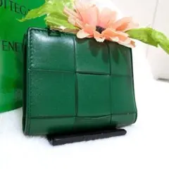 ✨極美品　付属品完備✨ボッテガ　二つ折り　カセット　小銭入れ　イントレチャートのサムネイル