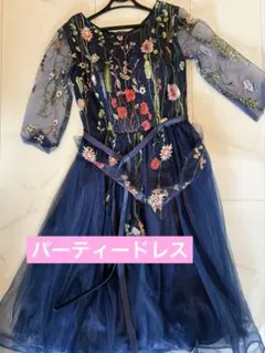 刺繍入りネイビーパーティードレス