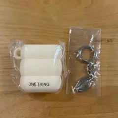 ONE THING イヤホンケース キーホルダー付きのサムネイル