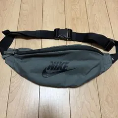 NIKE(ナイキ)ボディバッグ ウエストポーチ カーキ