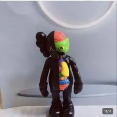 KAWS フィギュア　グレー、ブラック2体セット