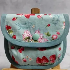 ＜薄緑＞ハンドメイド　苺　花　リボン　ポケット付小物ポーチ　【５０８】