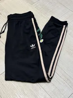 adidas 花柄刺繍 パンツ