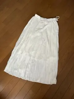 ユニクロ　シフォンプリーツ　ロングスカート　オフホワイト