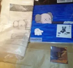 kaws カウズ　UNIQLO　ユニクロ　アートブック　トートバック　Tシャツ