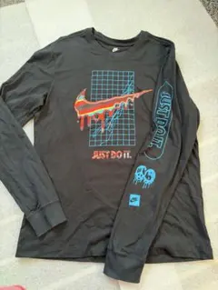 お値下げ　Nike The Nike Tee メンズ　長袖Tシャツ グラフィック