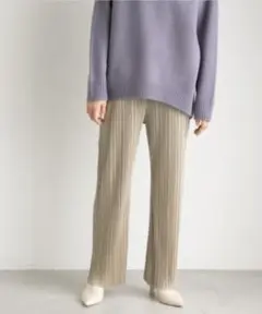 LOWRYS FARM ｒｅｌａｘアイボリー ベロアプリーツパンツ