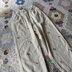 Samansa Mos2 サマンサモスモス お花　刺繍入りデニム　カーブパンツ