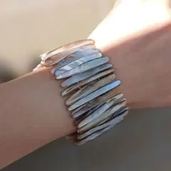 天然シェル ワイドバングル ブレスレット 貝殻 オーロラ マザーオブパール風