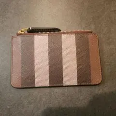 バーバリー フラグメントケース チェーン付き