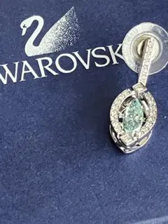 ★SWAROVSKIスワロフスキー ピアス 【片耳用】ライトグリーンのサムネイル