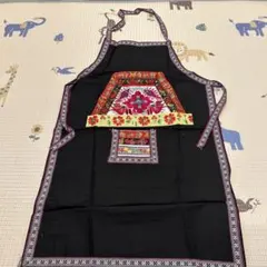 刺繍入り黒エプロン 前面ポケット付き・生地としても！