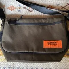 ユニバーサルオーバーオール ショルダーバッグ　美品！のサムネイル